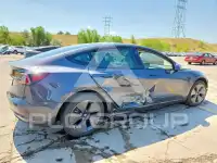 2022 Tesla Model 3 фото