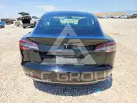 2022 Tesla Model 3 фото