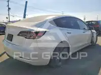 2022 Tesla Model 3 фото
