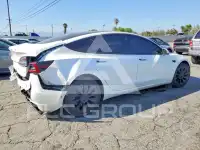 2022 Tesla Model 3 фото