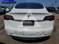 2022 Tesla Model 3 фото