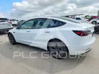 2022 Tesla Model 3 фото
