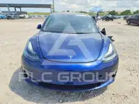 2022 Tesla Model 3 фото