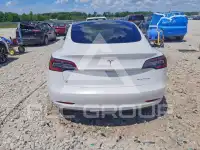 2022 Tesla Model 3 фото
