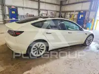 2022 Tesla Model 3 фото