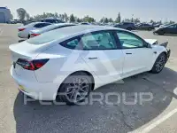 2022 Tesla Model 3 фото