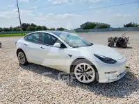 2022 Tesla Model 3 фото