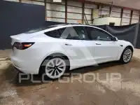 2022 Tesla Model 3 фото