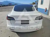 2022 Tesla Model 3 фото