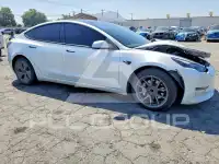 2022 Tesla Model 3 фото