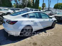 2022 Tesla Model 3 фото