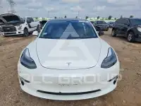 2022 Tesla Model 3 фото