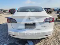 2022 Tesla Model 3 фото