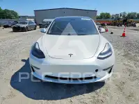 2022 Tesla Model 3 фото