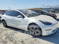 2022 Tesla Model 3 фото