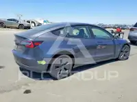 2022 Tesla Model 3 фото