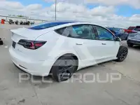 2022 Tesla Model 3 фото
