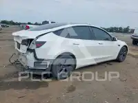 2022 Tesla Model 3 фото