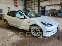 2022 Tesla Model 3 фото