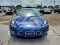 2022 Tesla Model 3 фото