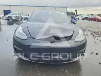 2022 Tesla Model 3 фото