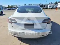 2022 Tesla Model 3 фото