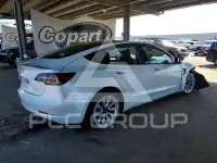 2022 Tesla Model 3 фото