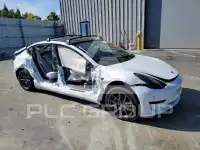 2022 Tesla Model 3 фото