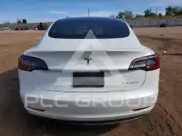 2022 Tesla Model 3 фото
