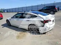 2022 Tesla Model 3 фото