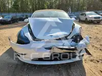 2022 Tesla Model 3 фото