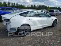 2022 Tesla Model 3 фото