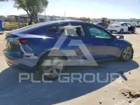 2022 Tesla Model 3 фото