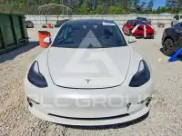 2022 Tesla Model 3 фото