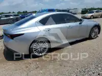 2022 Lexus IS photo