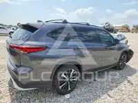 2022 Toyota Highlander photo