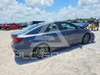 2022 KIA Forte фото