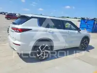 2023 Mitsubishi OUTLANDER photo