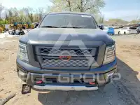 2023 Nissan TITAN фото