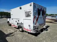 2023 Chevrolet Express фото