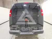 2023 Chevrolet Express фото