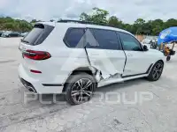 2023 BMW X7 фото