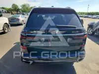 2023 BMW X7 фото
