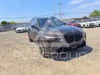 2023 BMW X7 фото