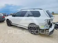 2023 BMW X7 фото