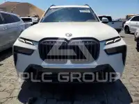 2023 BMW X7 фото