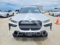2023 BMW X7 фото