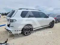 2023 BMW X7 фото