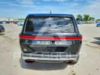 2023 Rivian R1S фото