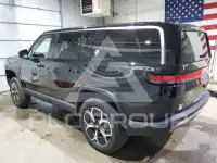 2023 Rivian R1S фото